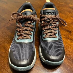 Women’s Teva Hiking Shoes Size 6
